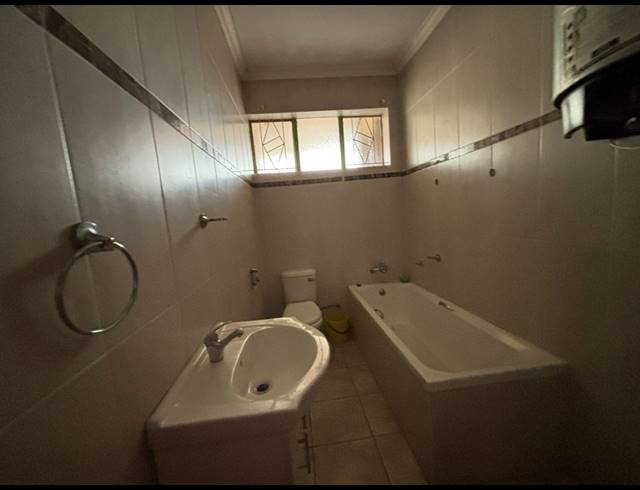 2 BEDROOM FLAT FOR SALE IN VEREENIGING CENTRAL